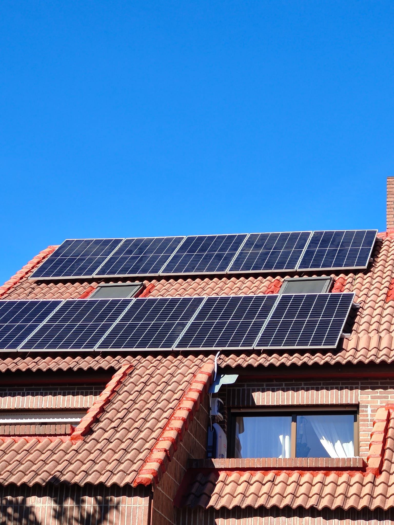 Paneles solares en tejado